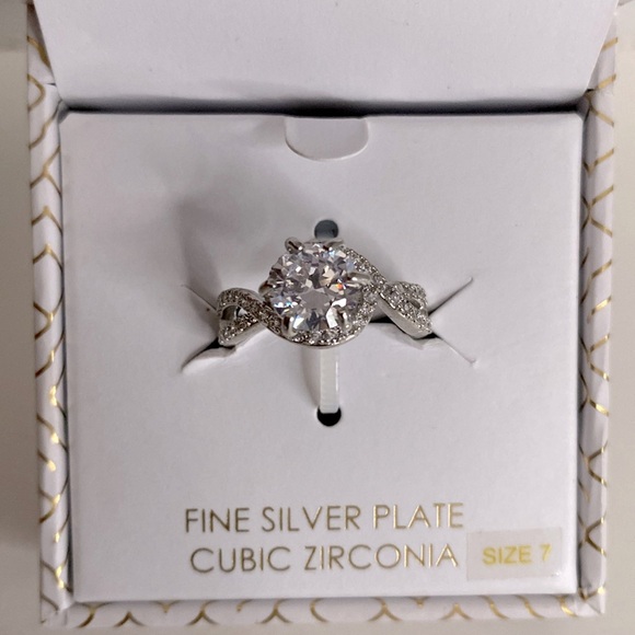 Elegant Fine Silver-Plated Ring - Picture 1 of 2